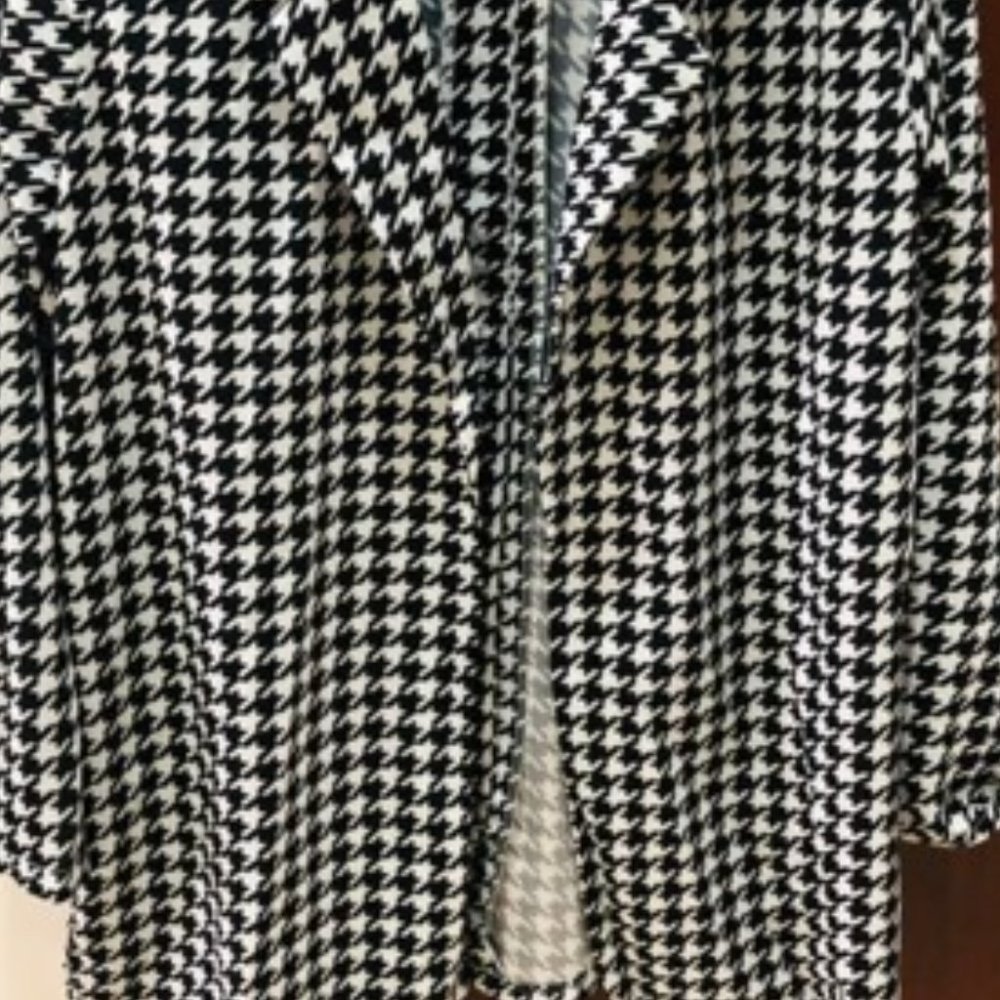 Classic Houndstooth Open Front button detail back - Picture 9 of 10